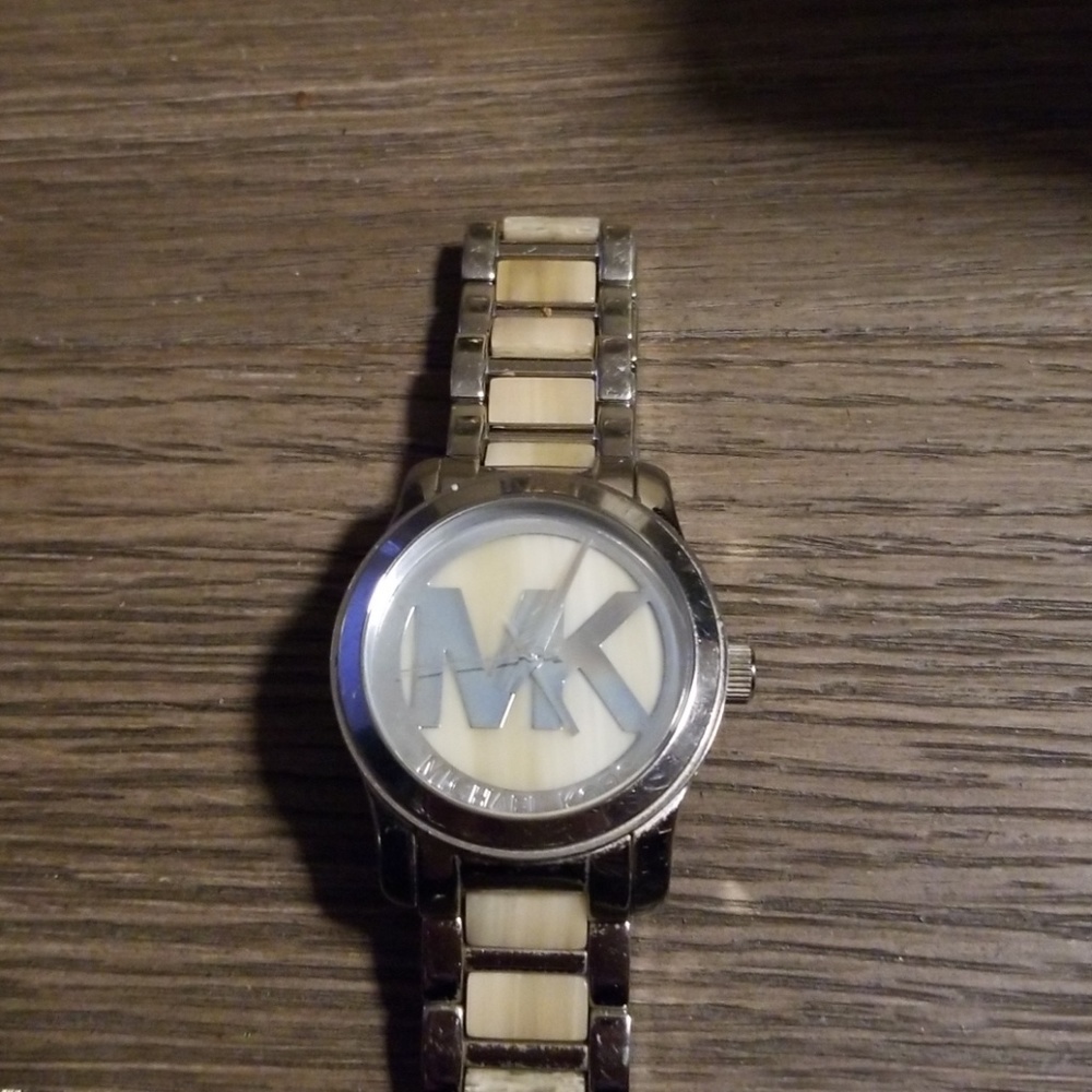 Watch - Picture 3 of 4